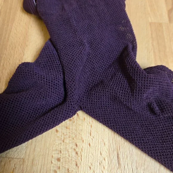GORSUCH Bordeaux Fine Fishnet Tights NWOT - Picture 4 of 6